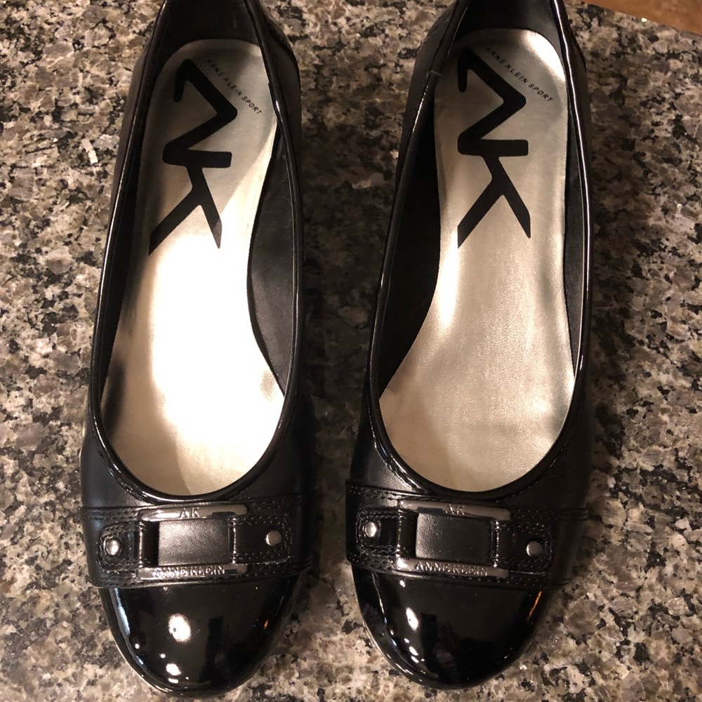 Ann Klein patent leather flats